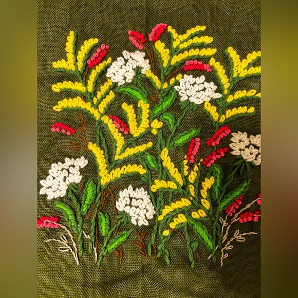 Vintage crewel work Columbia Minerva Erica Wilson pillow wildflowers 🍄